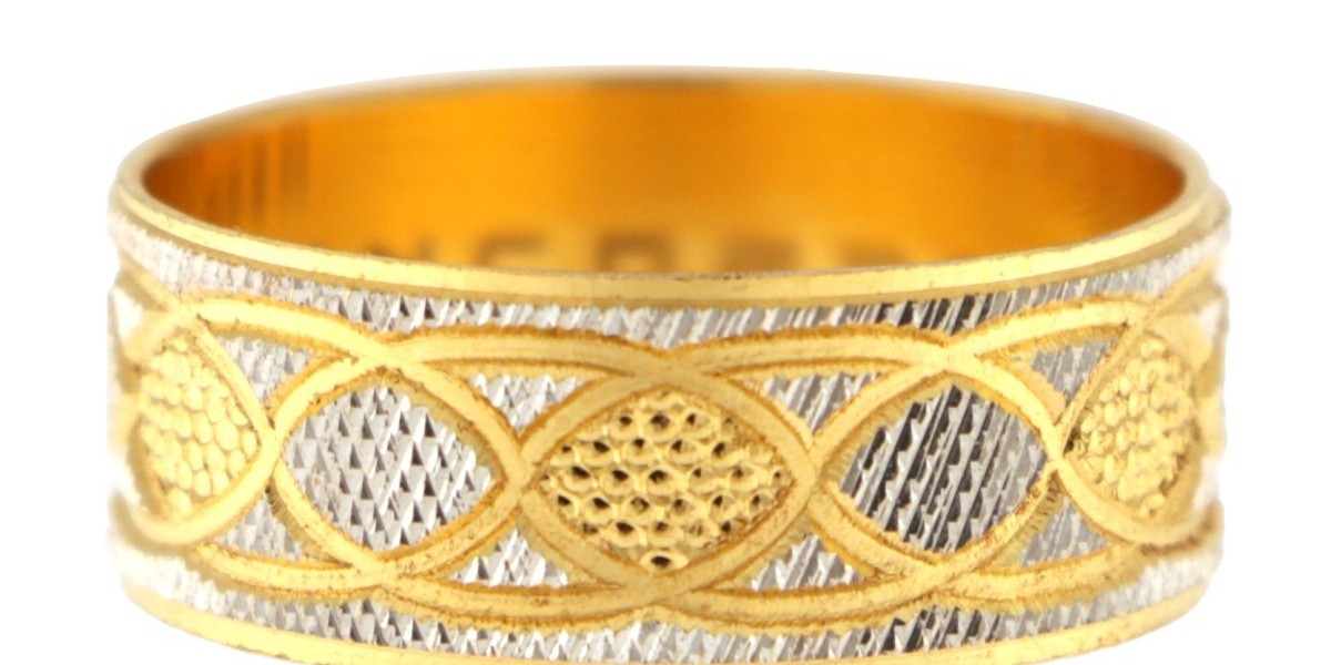 The Elegance of a Pakistani Gold Wedding Band: A Timeless Symbol of Commitment