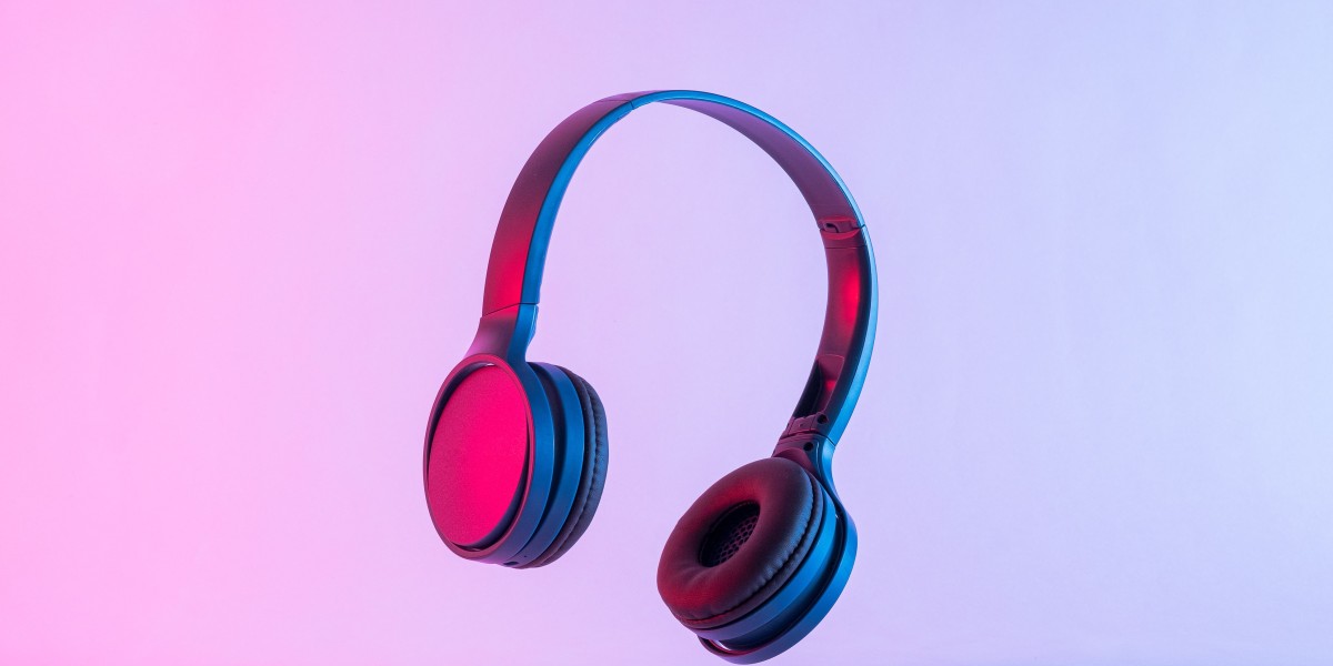 How Much Can Online Headphone Store Experts Make?